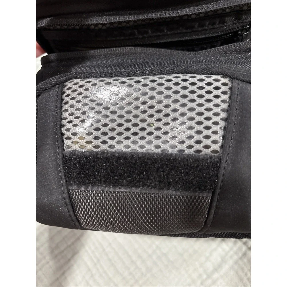 GENUINE Lowepro Edit 110 Camera Case/Bag Black - EUC